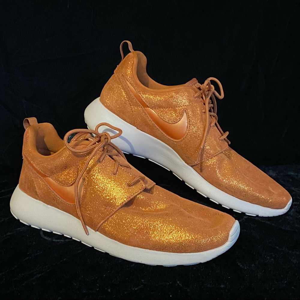 Nike Roche metallic burnt orange